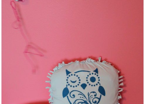 DIY No-sew t-shirt pillow - great tween craft and great way to recycle your old tshirts!