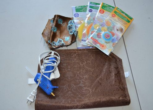Tutorial: Placemat purse (and yo-yo maker and book giveaway)