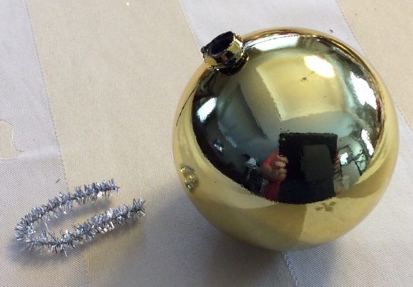 A wreath made out of ornaments has become a classic Christmas decoration. If you've always wanted one, you will be happy and surprised to find out just how easy and cheap it is to create your own! You can even use scratched or damaged ornaments for this project, making it a great way to give new life to old decorations that might otherwise be destined for the trash.