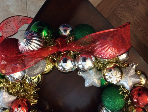 A wreath made out of ornaments has become a classic Christmas decoration. If you've always wanted one, you will be happy and surprised to find out just how easy and cheap it is to create your own! You can even use scratched or damaged ornaments for this project, making it a great way to give new life to old decorations that might otherwise be destined for the trash.