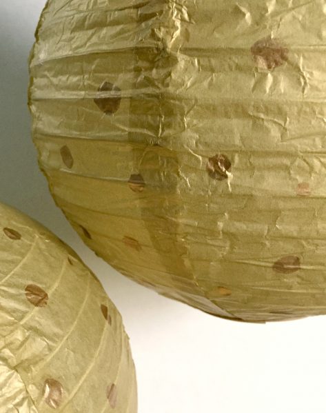You only need two supplies to make these sweet gold-on-gold paper lanterns for between $1 and $3!