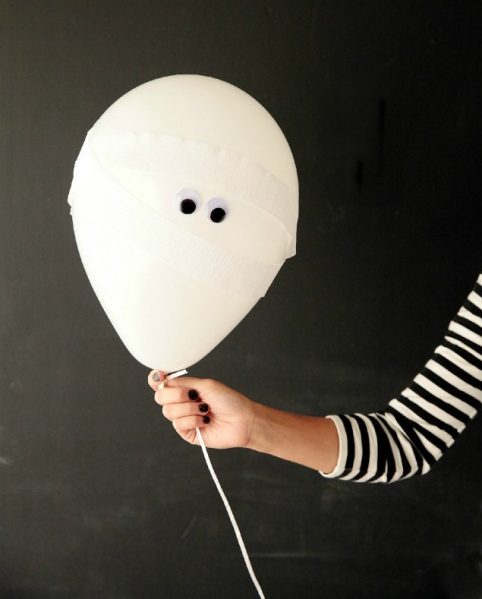 Make Mummy Balloons