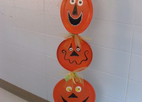 Make a pumpkin totem pole (via dollarstorecrafts.com)