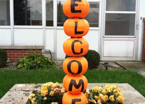 Make a pumpkin welcom sign (via dollarstorecrafts.com)