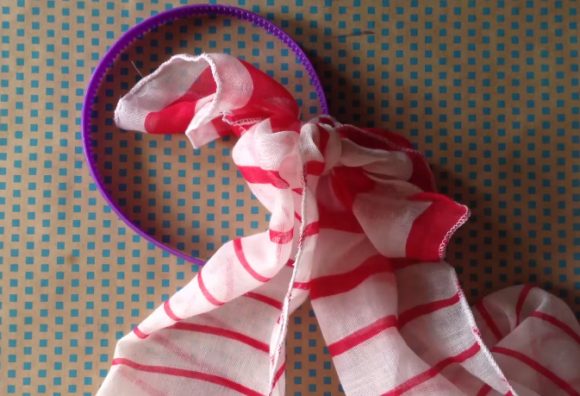 So cute! I want to make a dozen scarf headbands, so I can wear a different one every day.