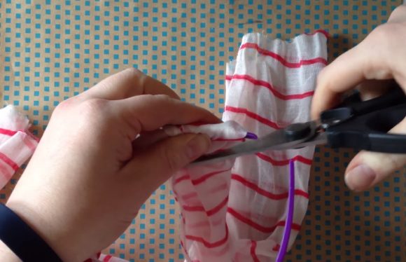 So cute! I want to make a dozen scarf headbands, so I can wear a different one every day.